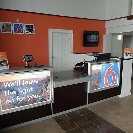 Motel 6 포틀랜드 내부 사진
