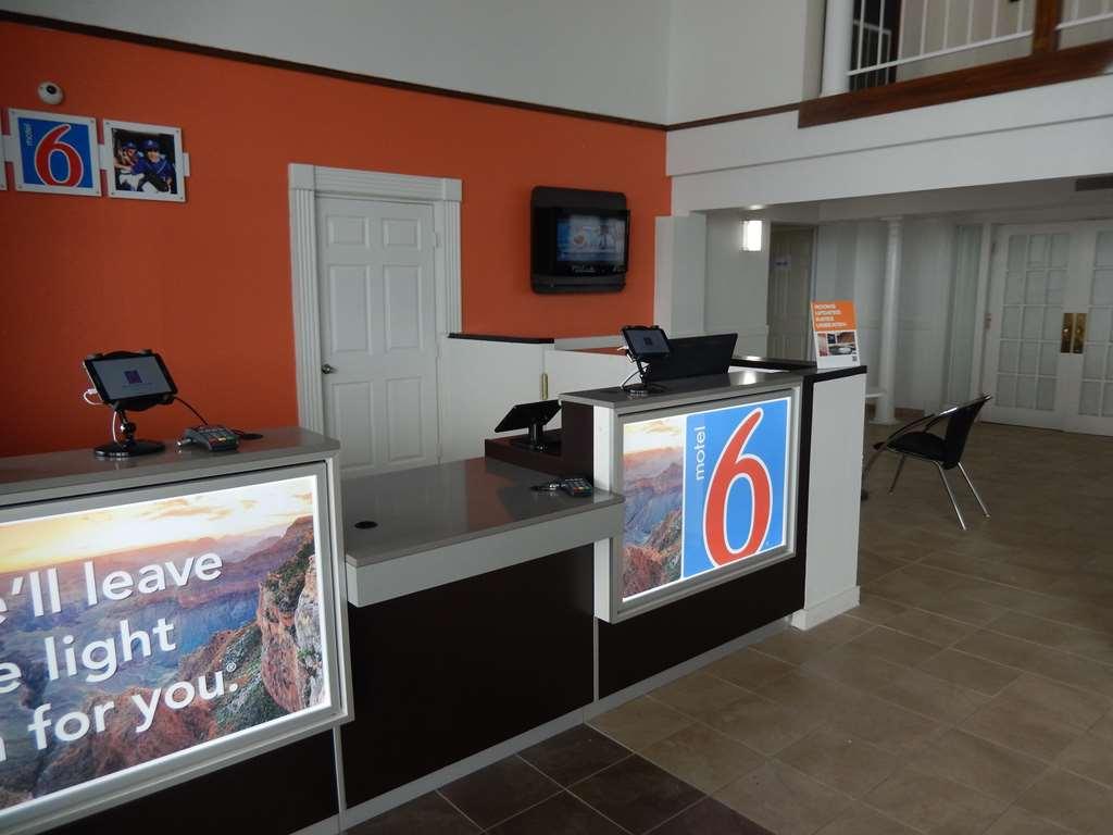 Motel 6 포틀랜드 내부 사진